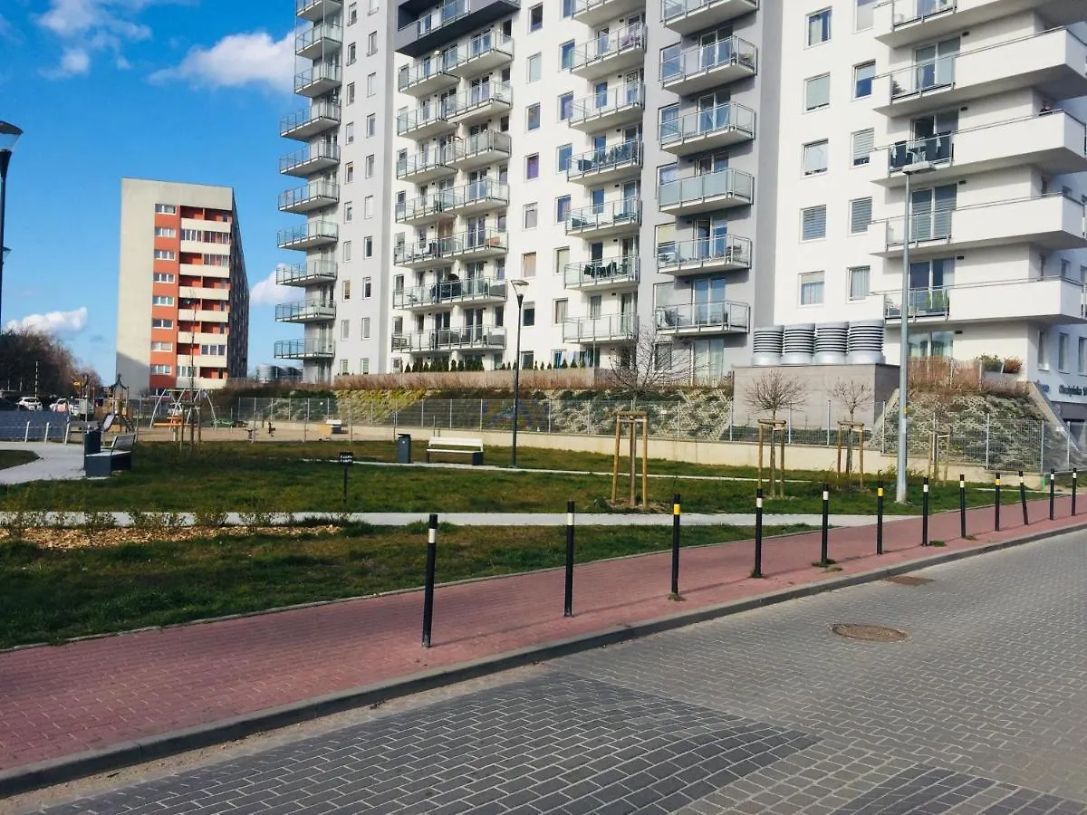Sunny Sleeps 4 By The Beach With Garden Patio - Gdansk Przymorze Apartment