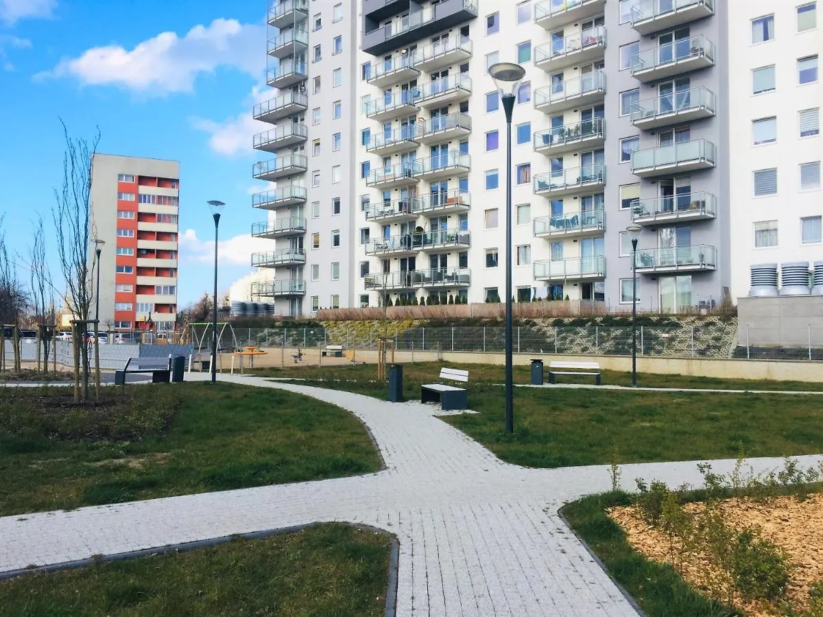Sunny Sleeps 4 By The Beach With Garden Patio - Gdansk Przymorze Apartment 0*,