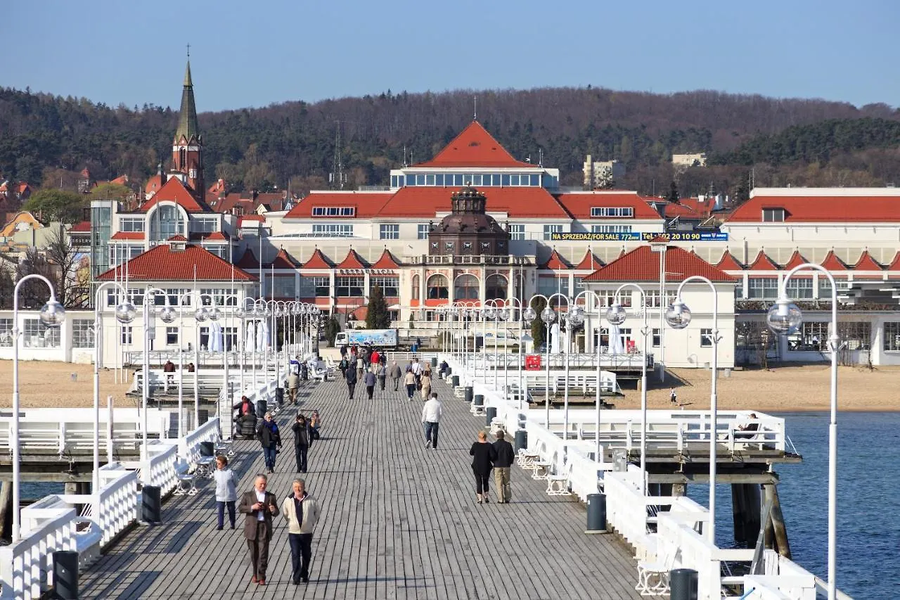 Sunny Sleeps 4 By The Beach With Garden Patio - Gdansk Przymorze Apartamento Polónia
