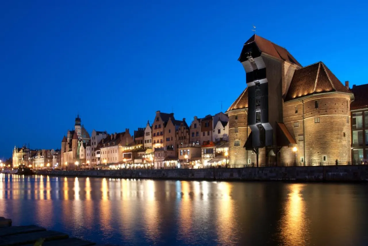 Sunny Sleeps 4 By The Beach With Garden Patio - Gdansk Przymorze Apartamento