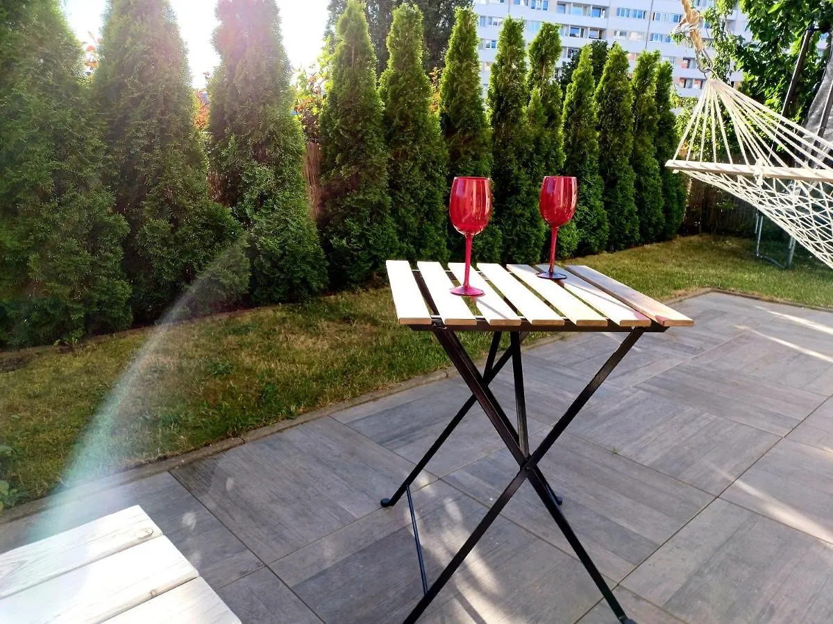 Sunny Sleeps 4 By The Beach With Garden Patio - Gdansk Przymorze Apartamento